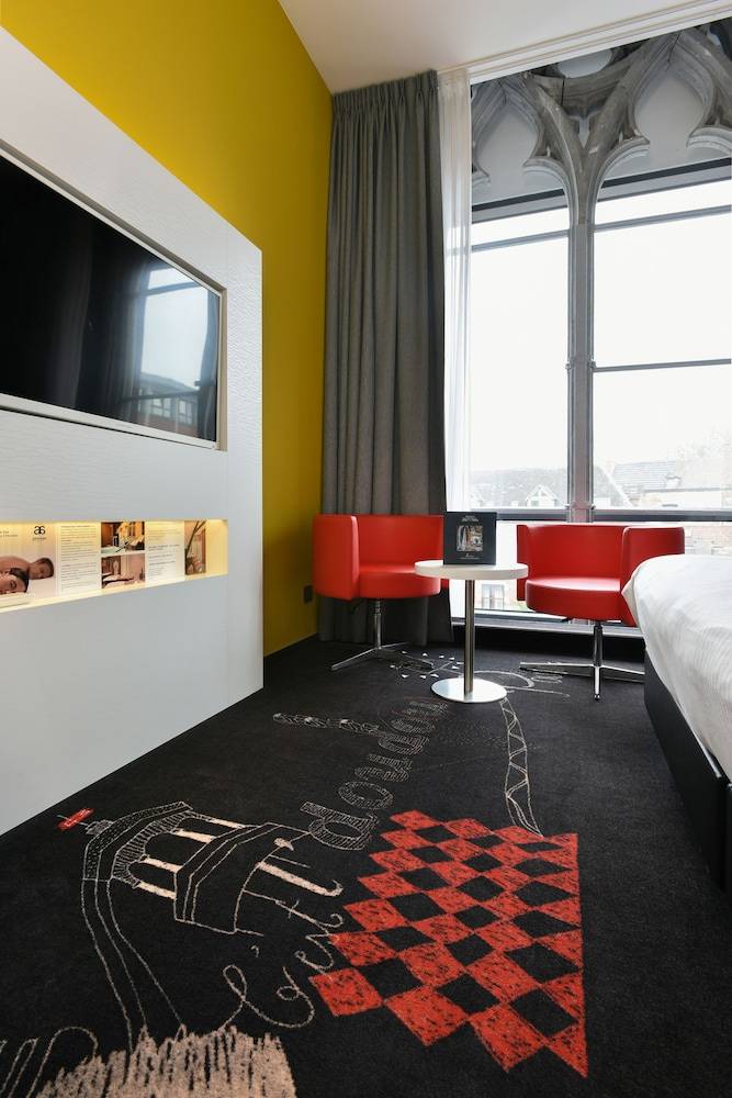 Martin's Dream Hotel 2