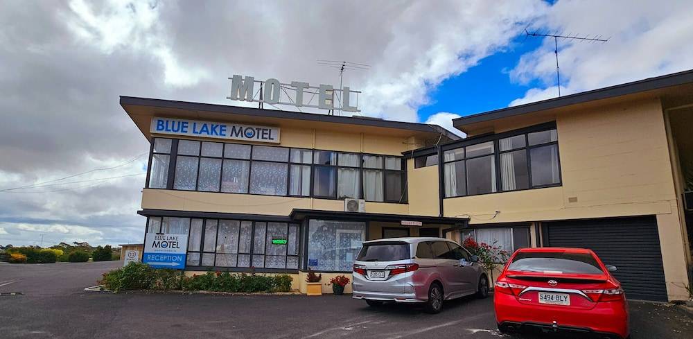 Blue Lake Motel 1
