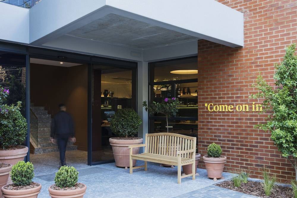 Home Suite Hotels Rosebank 1