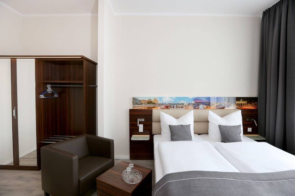 Hoteltow 1