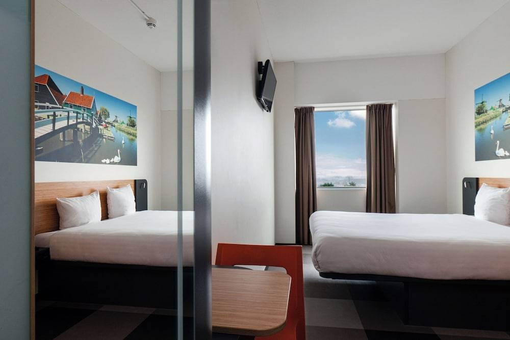 easyHotel Amsterdam Zaandam 1