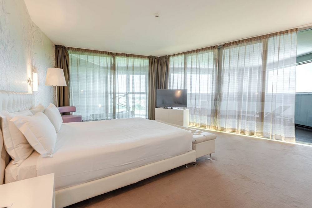 Hotel For You 1