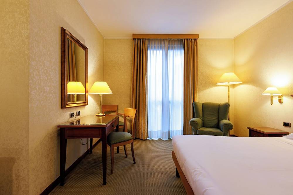 Hotel Excelsior Magenta 1