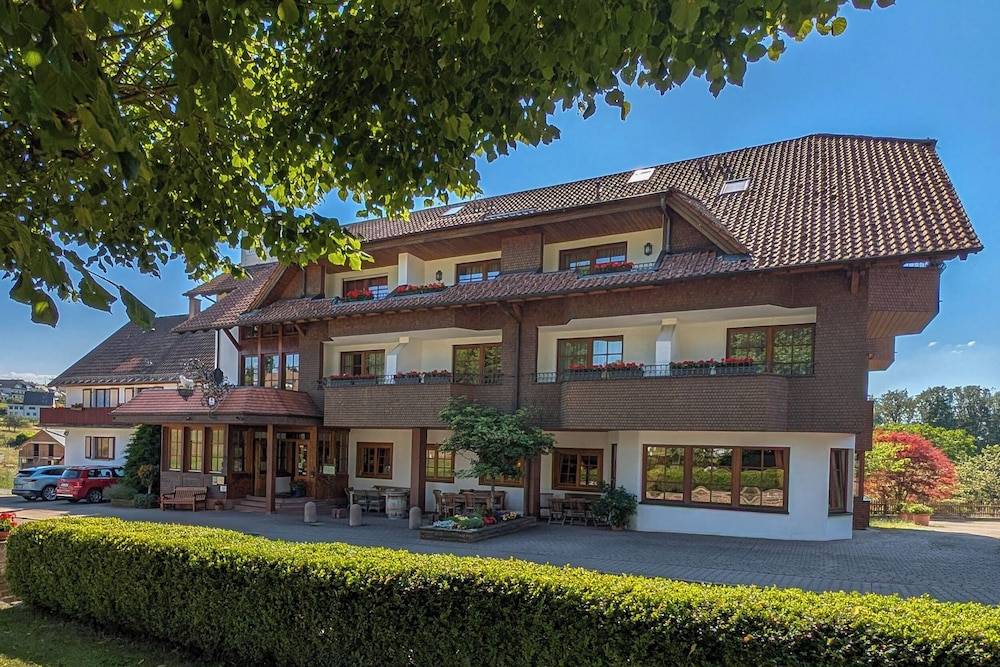 Hotel Restaurant Vinothek LAMM 1