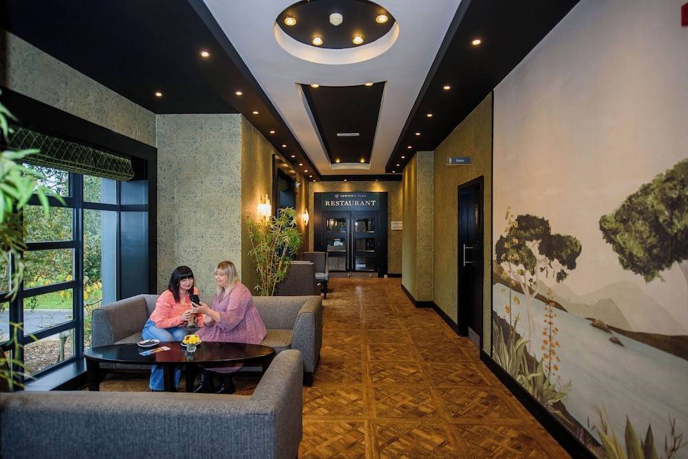 Newtown Park Hotel 2