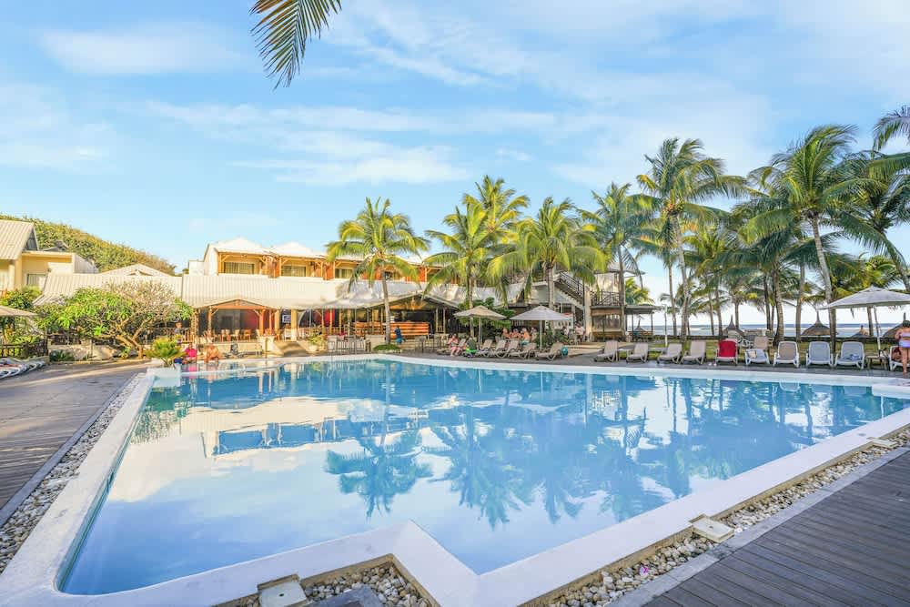 Le Peninsula Bay Beach Resort & Spa 1