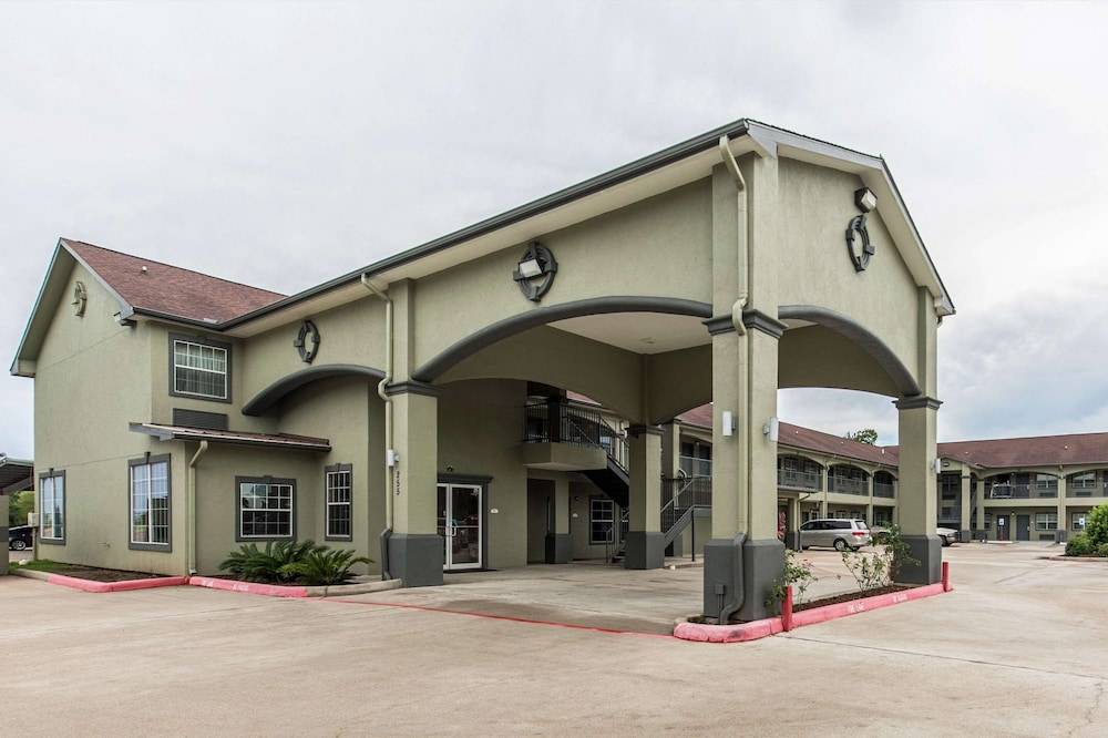 Quality Inn & Suites Bridge City Orange 1