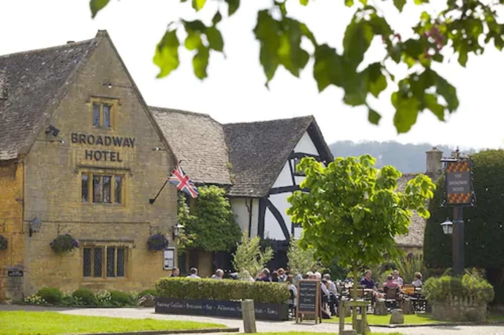 The Broadway Hotel 1