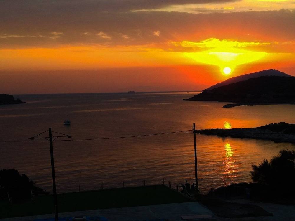 Poseidon Apartments and Villas by the Sea 1