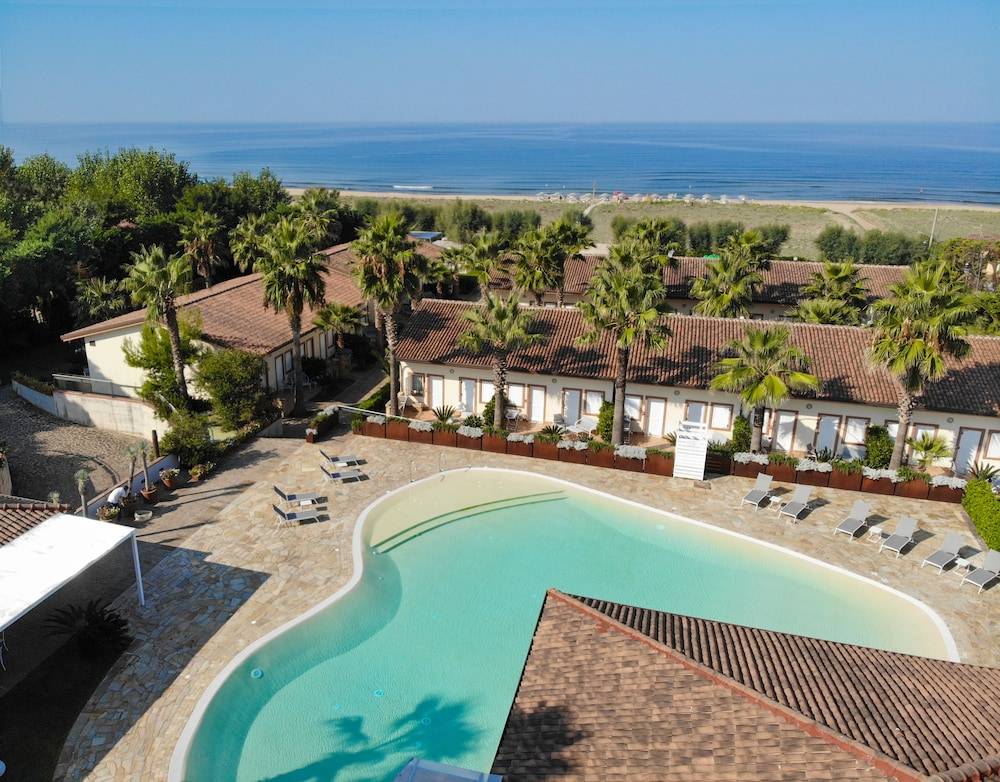 Paestum Inn Beach Resort 1
