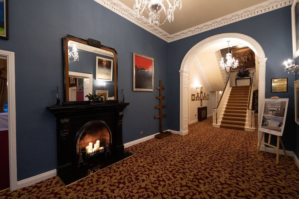 Castle Oaks House Hotel 2