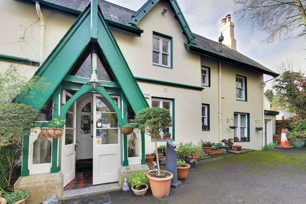 Robin Hill House 1