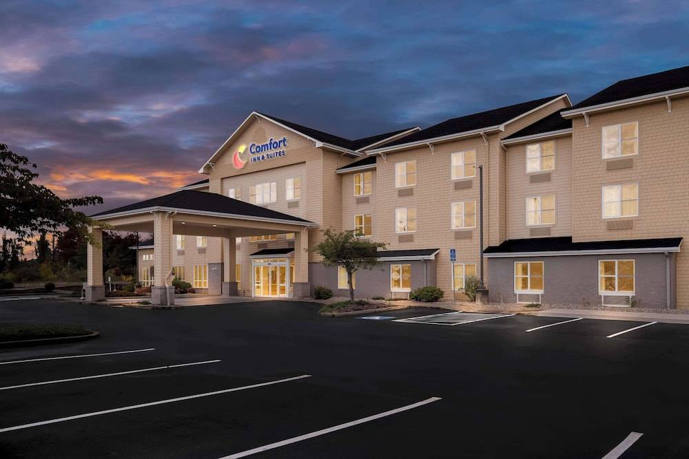 Comfort Inn & Suites Creswell 1
