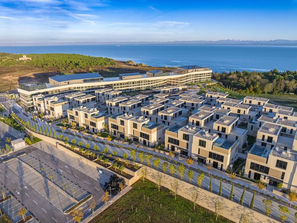 Petram Resort & Residences 1