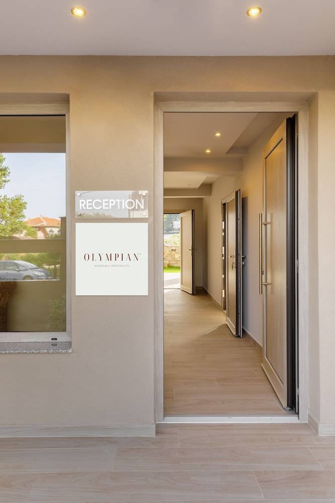 Makris Luxury Rooms 2