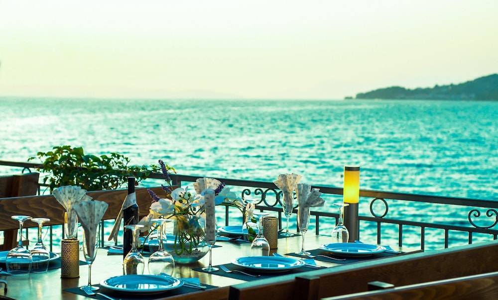 Beach Hotel 1