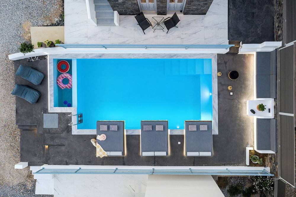 BlackStone Luxury Suites 1