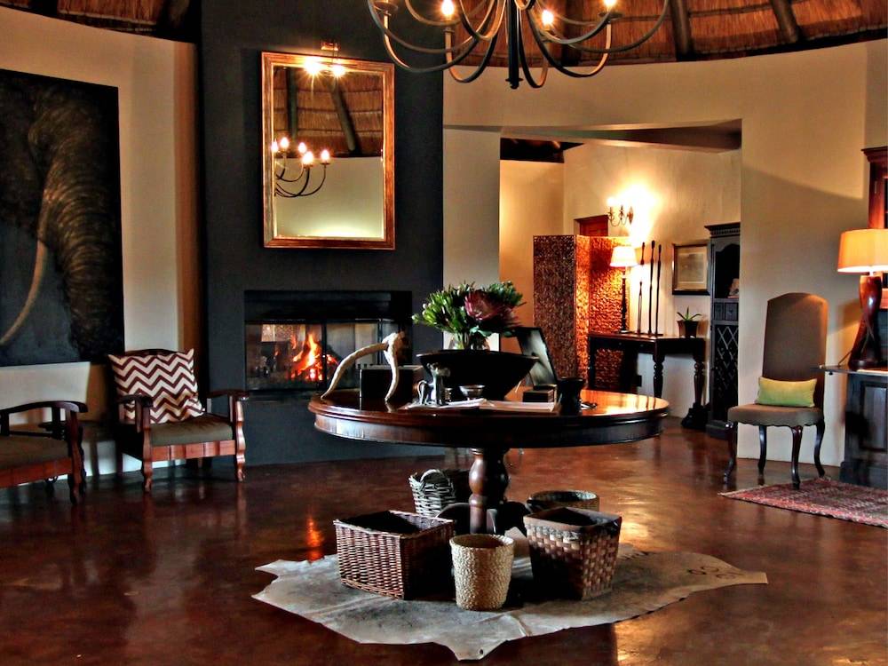 Hlosi Game Lodge - Amakhala Game Reserve 2