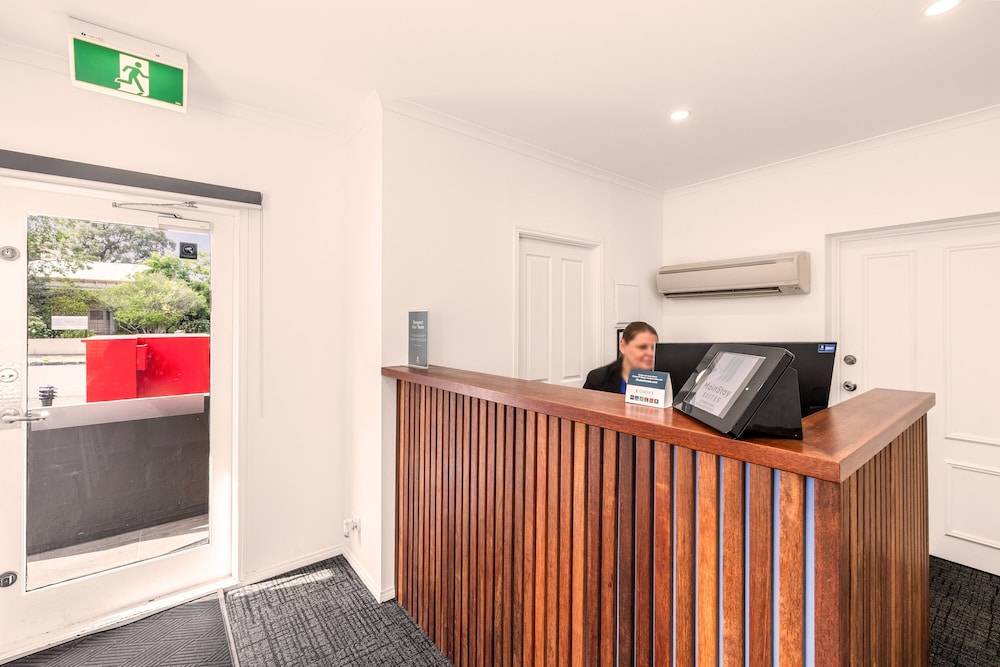 MainStay Suites Kew 2