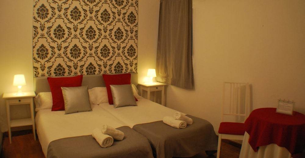 Petit Hotel 2