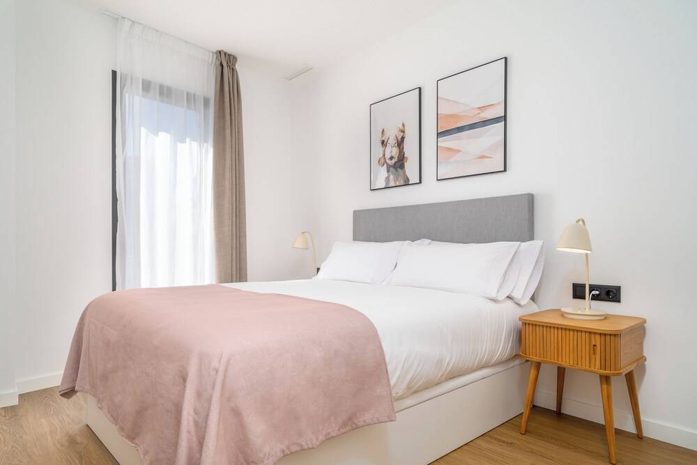 Limehome Barcelona Plaça Pirineus 2