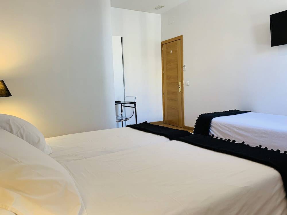 Super Balmes Guest House 2