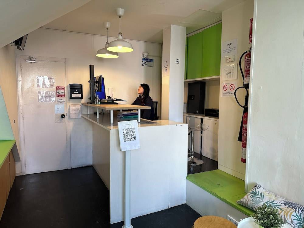 Central and Basic Universitat for YOUNG HOSTEL 1