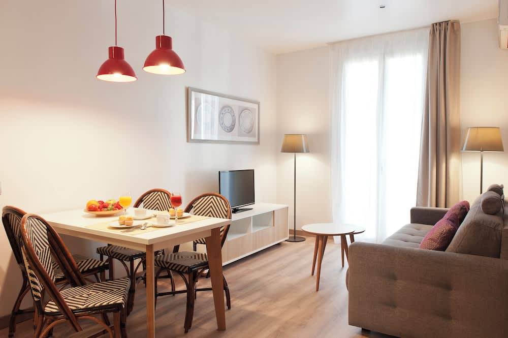 MH Apartments S. Familia 1