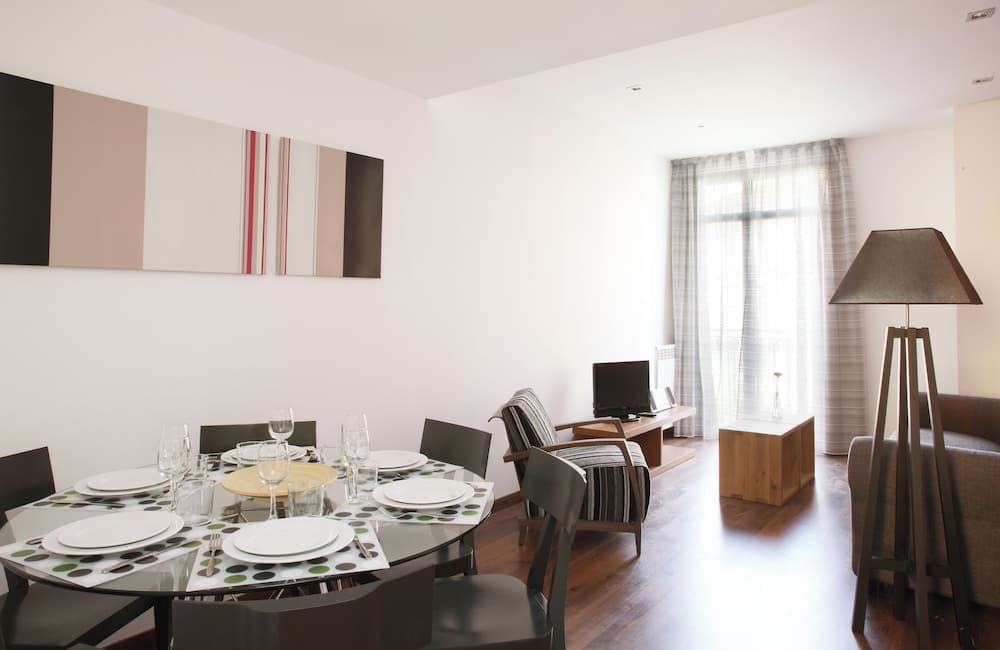 MH Apartments Suites 1
