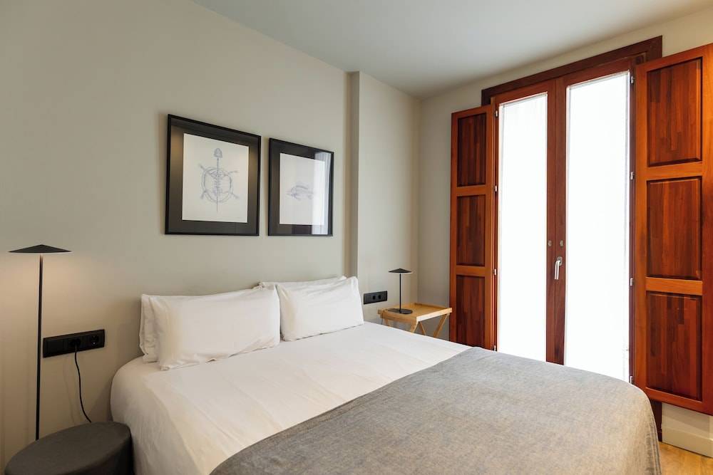 Uma Suites Barceloneta Beach 1