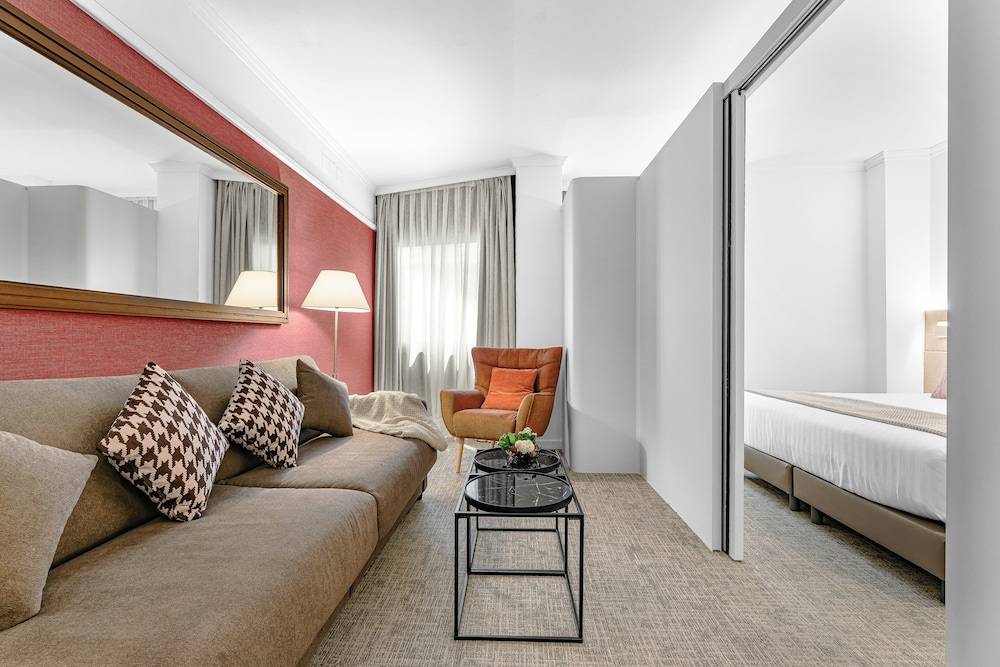 Acacia Suite 1