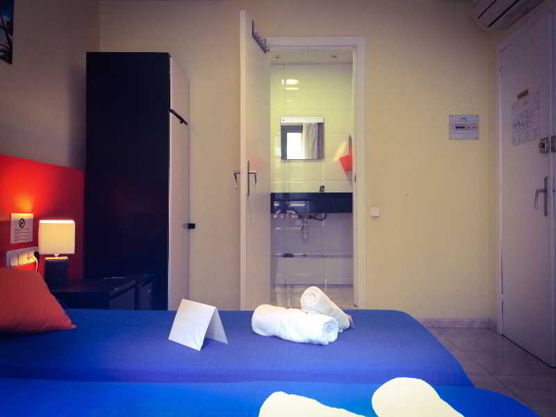 Barcelona City Centre Hostal 1