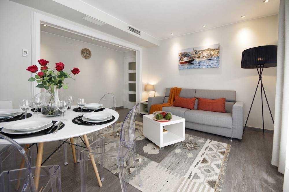Eixample Building Apartments by Mercedes Heritage 1