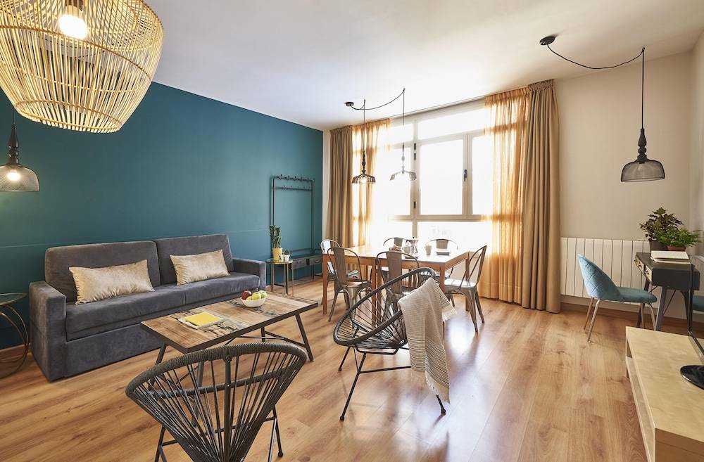 Barcelona Sants Station Apartments 1