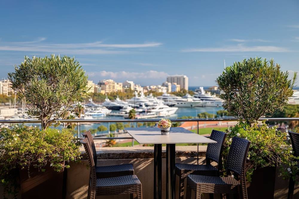 Duquesa Suites Hotel by Grup Duquessa 1