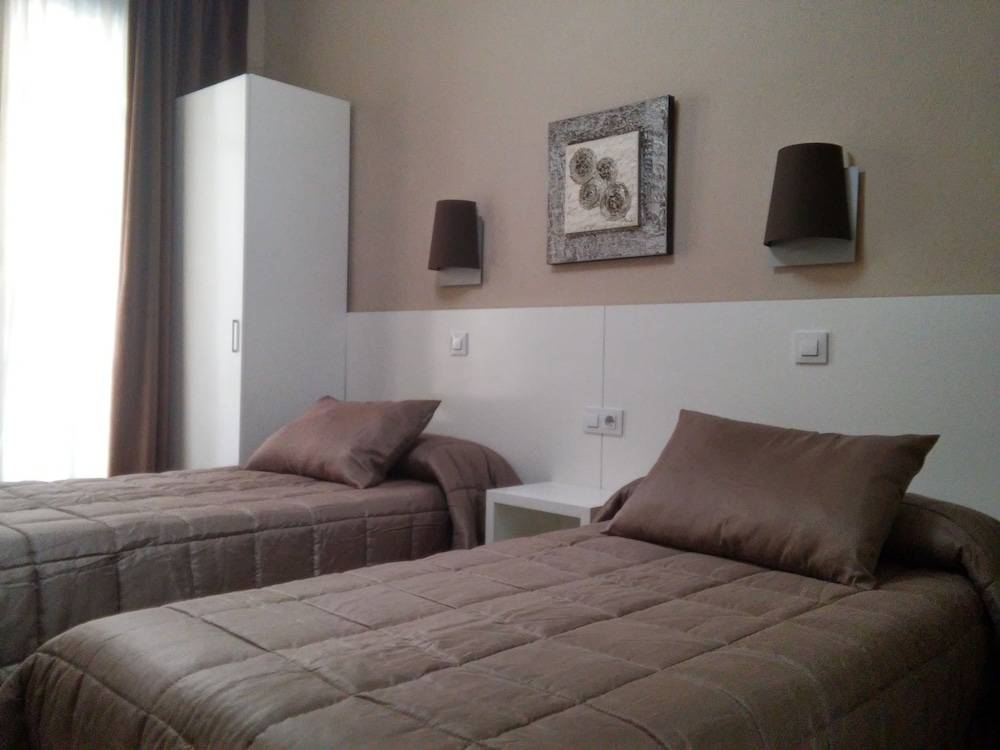 Hostal Lesseps 2