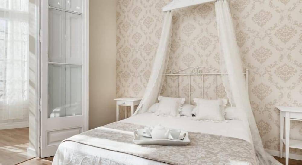 Lumine Luxury Suites by gaiarooms 2