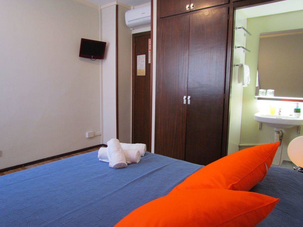 Barcelona City Seven Hostal 2