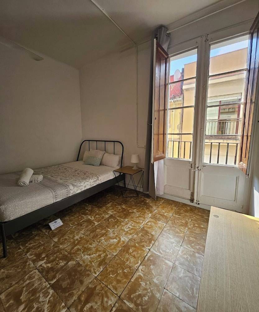 YOUTH HOSTEL - Central and Basic Drassanes 2