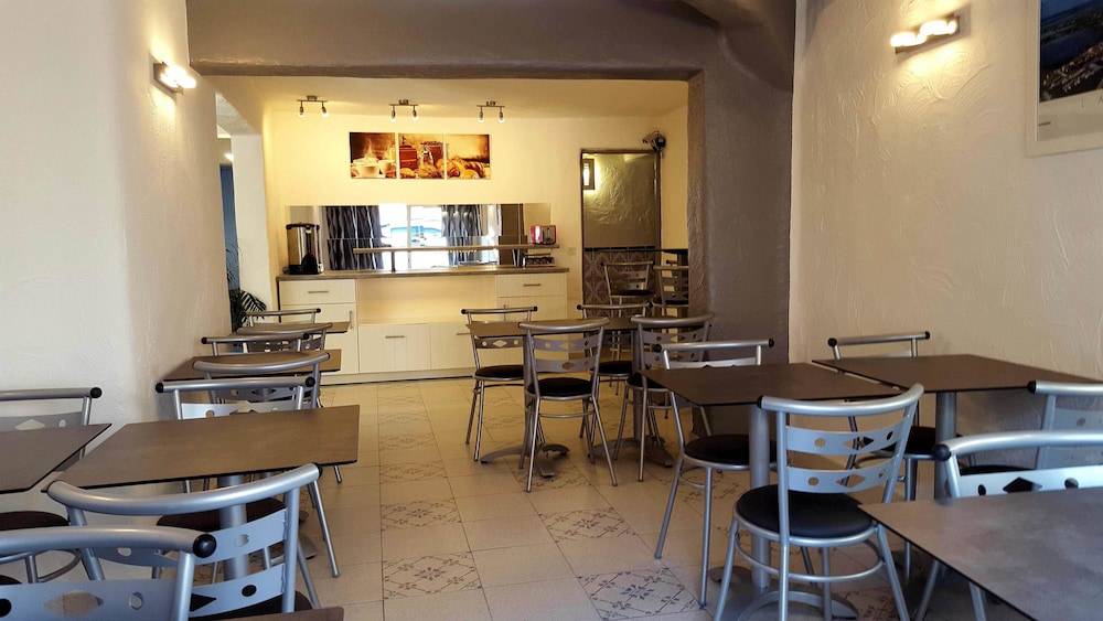 Hotel Les Palmiers En Camargue 2