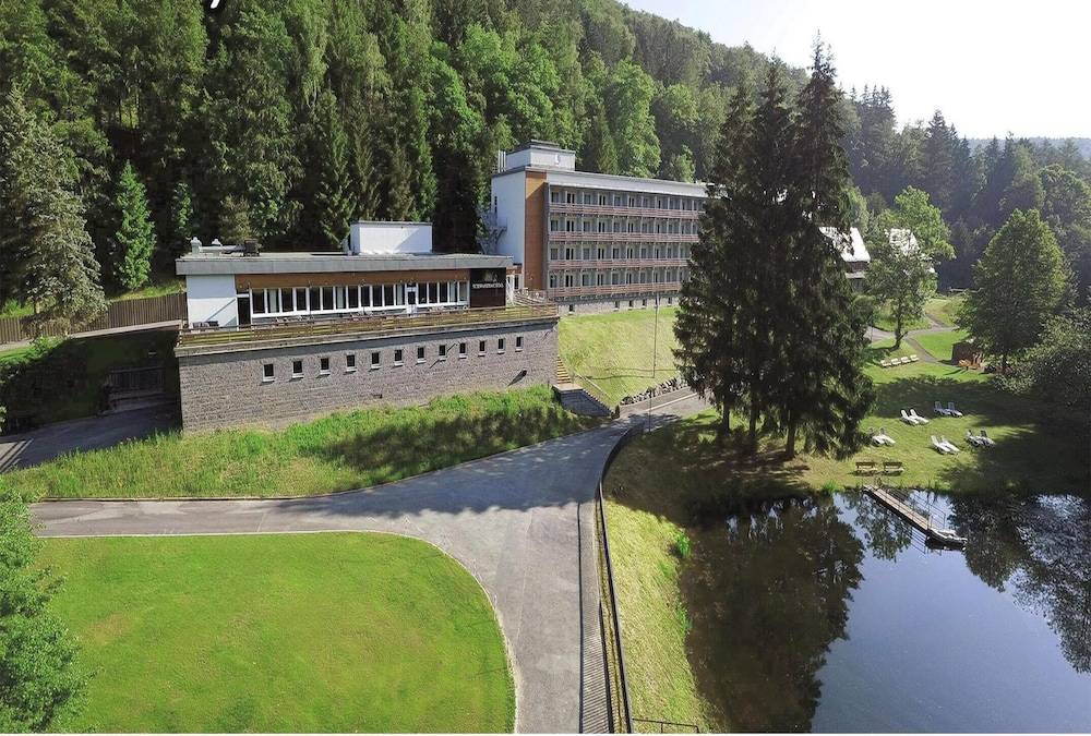 Sunday Schwarzbachtal Hideaway Resort 1