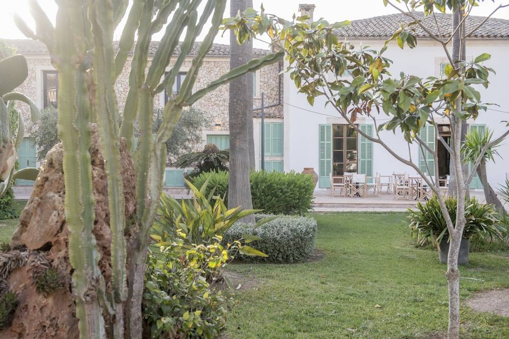Curolla Petit Hotel 1