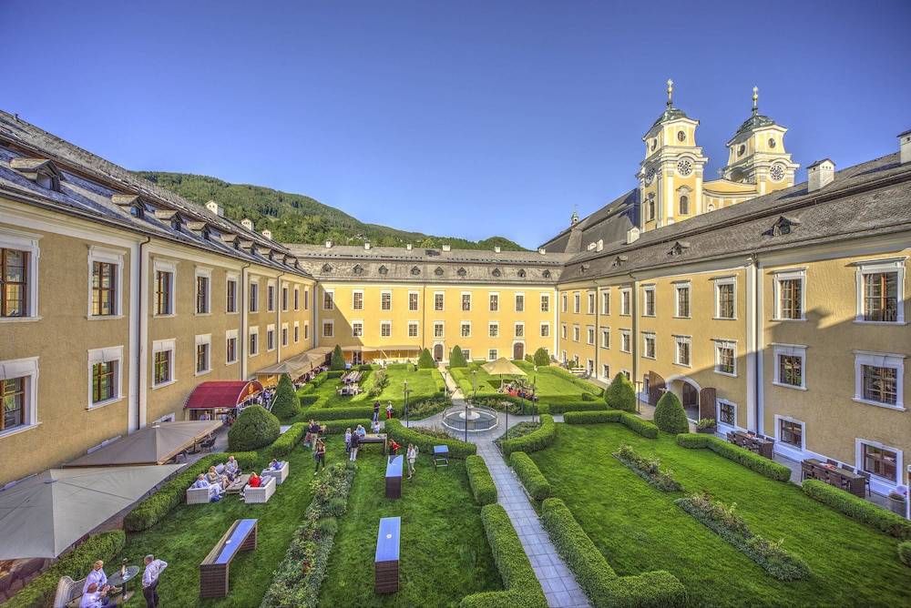 Schlosshotel Mondsee 1