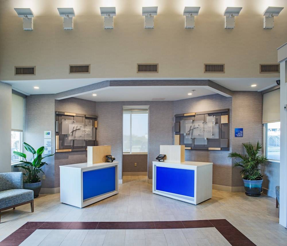 Holiday Inn Express NAGS HEAD OCEANFRONT by IHG 2