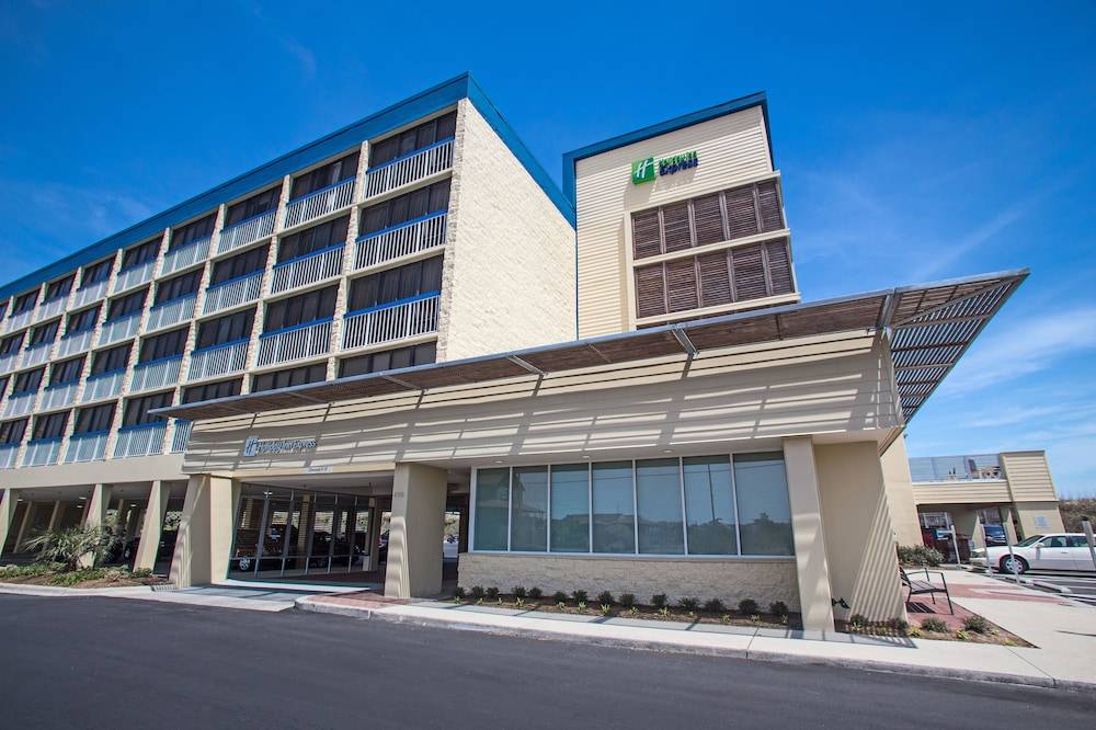 Holiday Inn Express NAGS HEAD OCEANFRONT by IHG 1