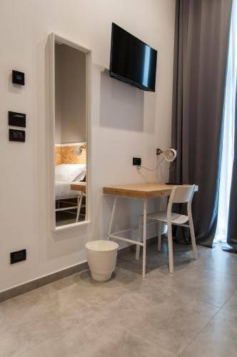 IRON Hotel 2