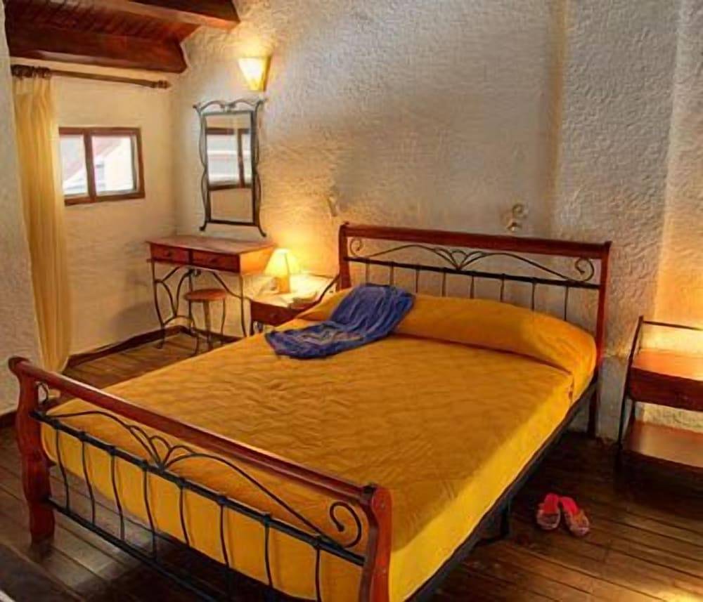 Delphi Hotel 2