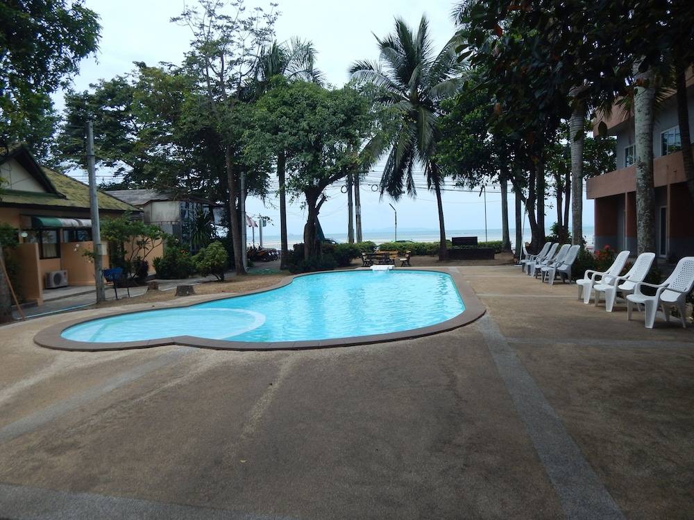 Jinta Hotel Nathon Beach 1