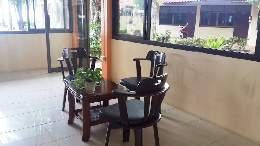 Jinta Hotel Nathon Beach 2