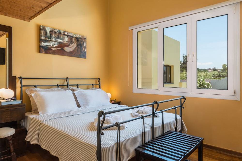 Daphnis Villas 2
